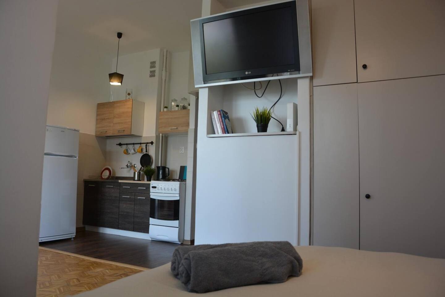 Ohmyhome - Sunny Apartment In City Center Варшава Екстер'єр фото